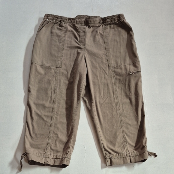 Allison Daley Olive Green Capris - Picture 1 of 4